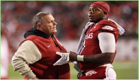 Arkansas QB KJ Jefferson Exits Game vs. Missouri With Leg Injury