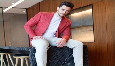 Dr. Mike-Mikhail Varshavski Wiki-Bio Shows a Girlfriend Previously. Marriage? His Net Worth.